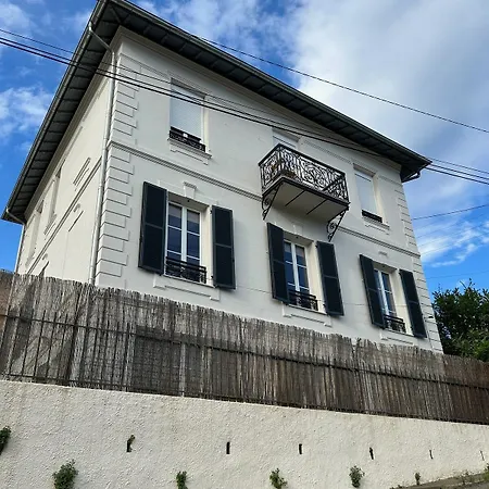 公寓 Charming Flat In *